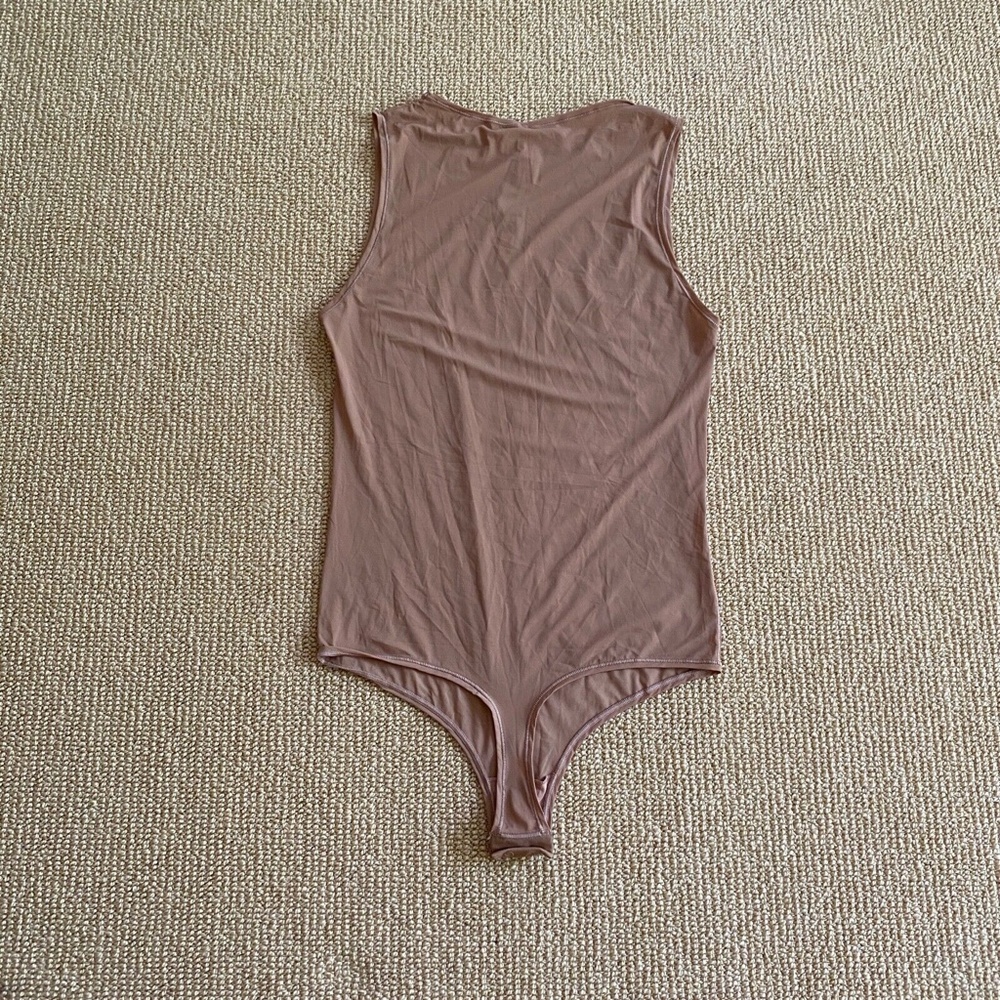 SKIMS Sleeveless Thong Bodysuit – 2 Pack – Size Large – Nude & Black - Picture 4 of 8